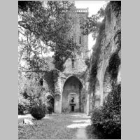 Eglise (ruines), Nef sans couverture vue vers le choeur, Photo Georges Esteve, culture.gouv.fr.jpg